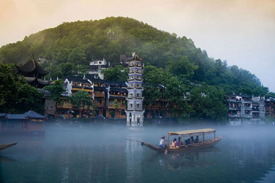 【湖南】長(zhǎng)沙、韶山、張家界、天門(mén)山、黃龍洞、德夯苗寨、鳳凰雙臥六日游